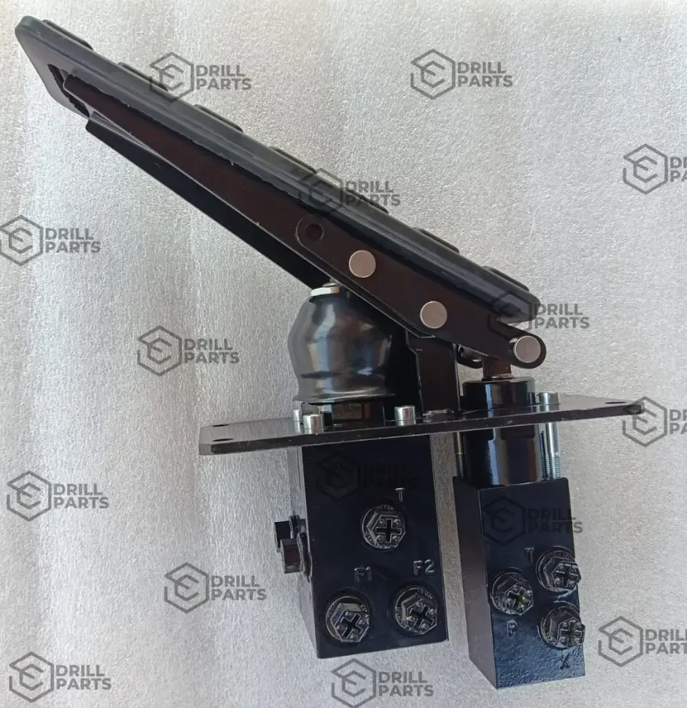 77017152  PEDAL DE FRENO JUMBO DD311 / DS 311