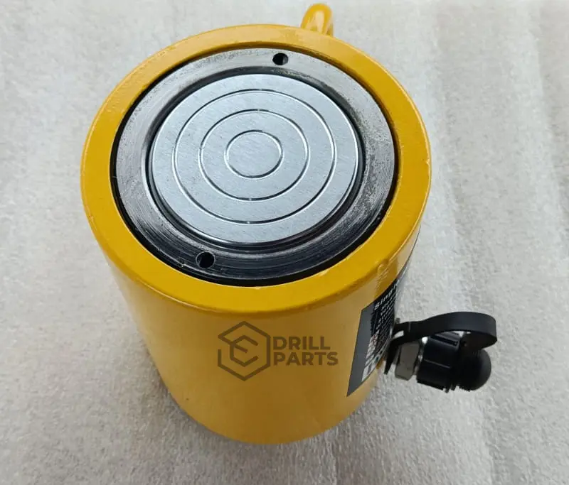RSC-50100 "Pistón hidráulico de 50 toneladas                                                                     carrera 100 mm                                                                 Capacidad: 50 toneladas                                                     Salida del pistón: 100 mm                                         Altura minima: 165 mm                                            peso: 13.0 kg.                                                   Presión: 10000 psi/ 700 bar                                         Simple acción, retorno por resorte."