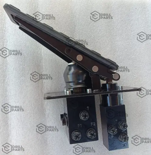 77017152  PEDAL DE FRENO JUMBO DD311 / DS 311